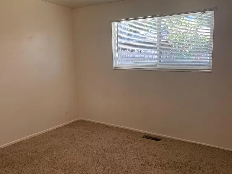 4618 S Russell St — Photo 14