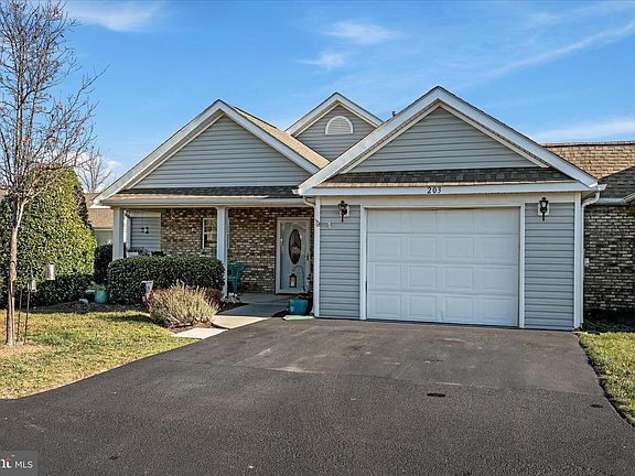 2nd image of 203 Crestwood Ln