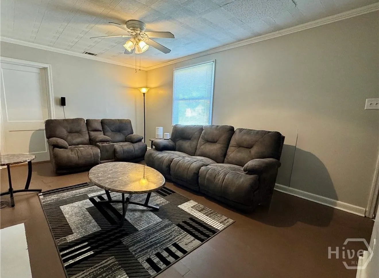 4 bed, 1400 sqft, $2,000 — Photo 2