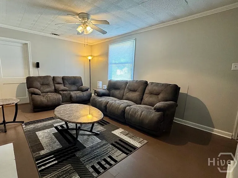 206 Turnberry St — Photo 2