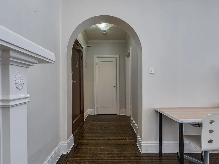 935 Jervis St — Photo 45
