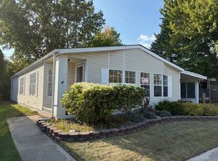 584 Kinglet St, Rochester, MI 48309