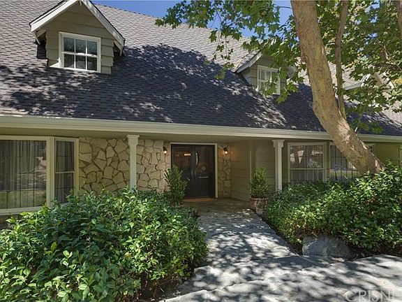 2nd image of 4885 Queen Florence Ln