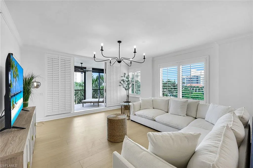 3 bed, 3.0 bath, 2560 sqft, $20,000 — Photo 3