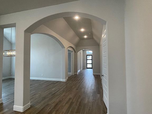 Beautiful tile floors that look like wood. Tall ceilings.