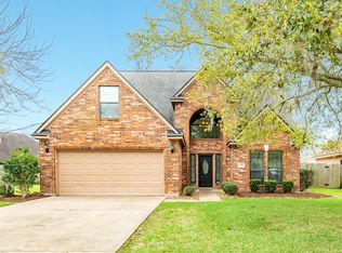 135 Sugar Cane Cir, Lake Jackson, TX 77566