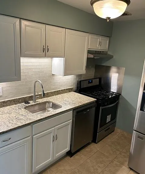 5200 Newton St #T2 — Photo 2
