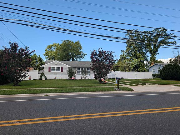 3rd image of 3608 Bayshore Rd N