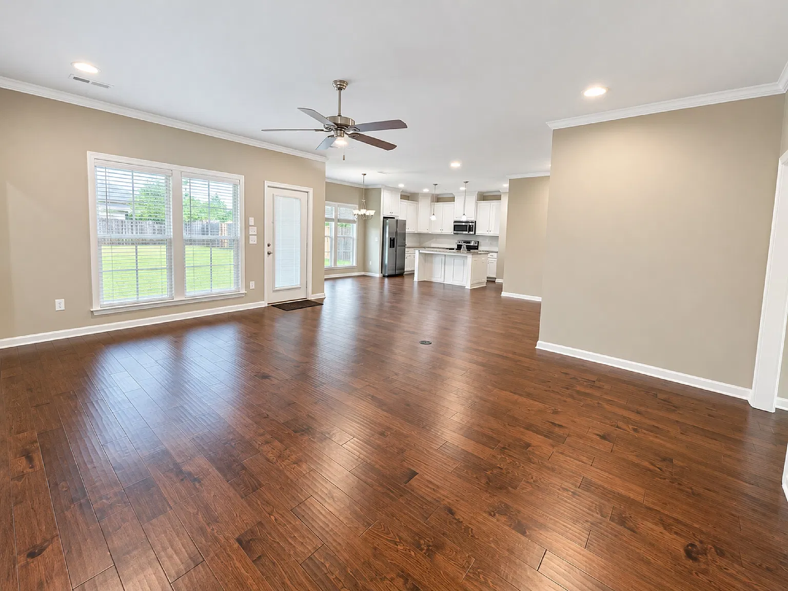3 bed, 2003 sqft, $2,100 — Photo 4