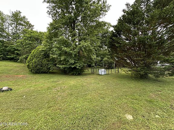 4th image of 214 Hickory Grove Rd