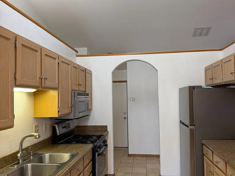 460 Palmetto Dr — Photo 4