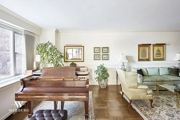 Sold by Warburg | media 33