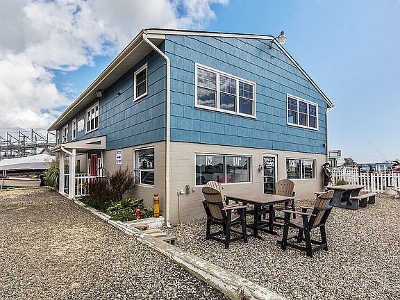 4th image of 481 E Bay Ave