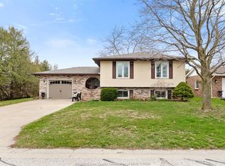 42 William Ave, Kingsville, ON N9Y 3T4