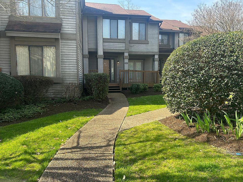 1st image of 327 Bridgewater Dr