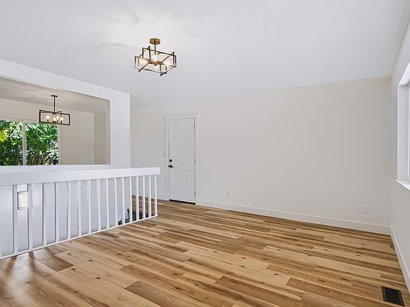 4th image of 904 Foothills Ct