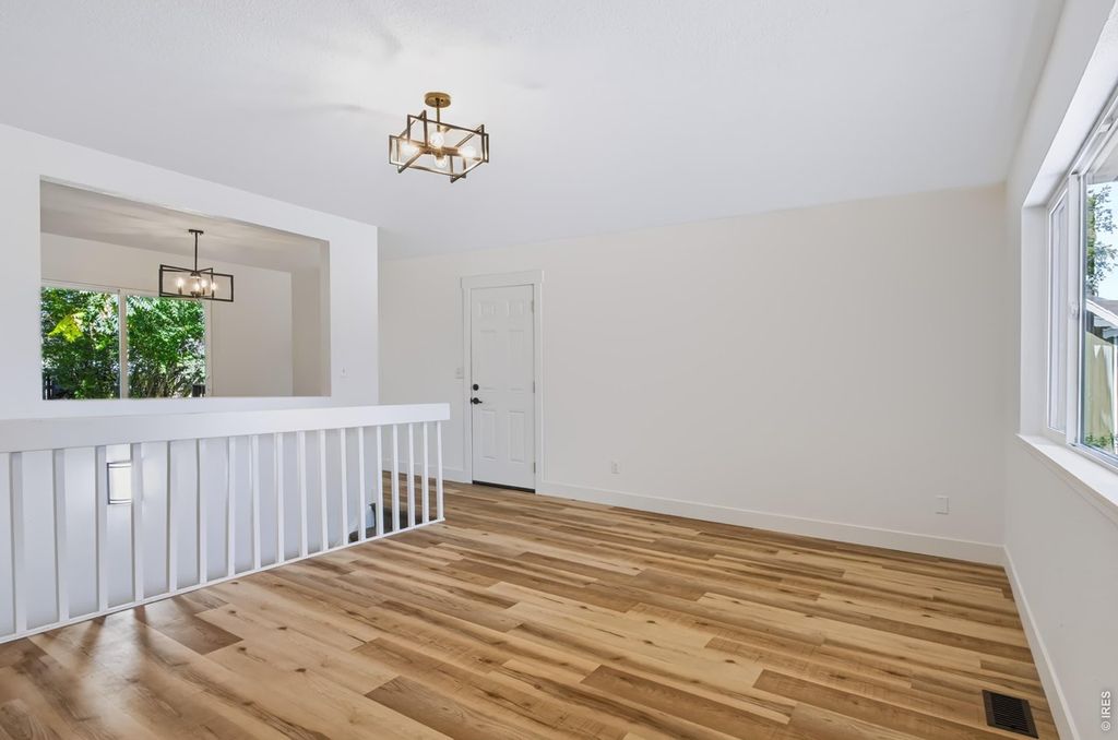 904 Foothills Ct