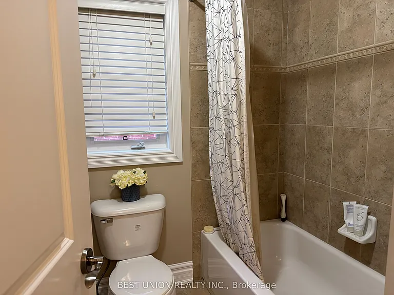 110 Bond Cres #2 — Photo 12