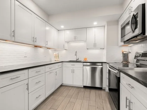 250 Hammond Pond Pkwy APT 604N, Newton, MA 02467