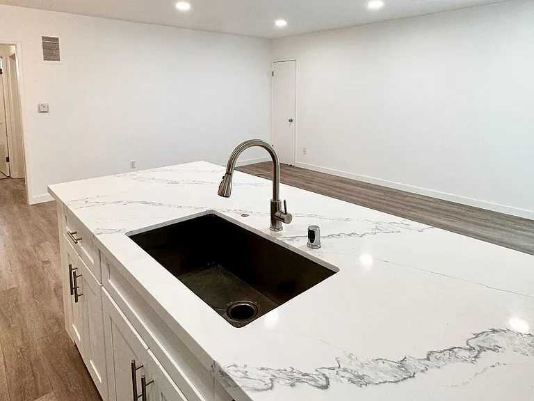1638 Granville Ave #2 — Photo 8