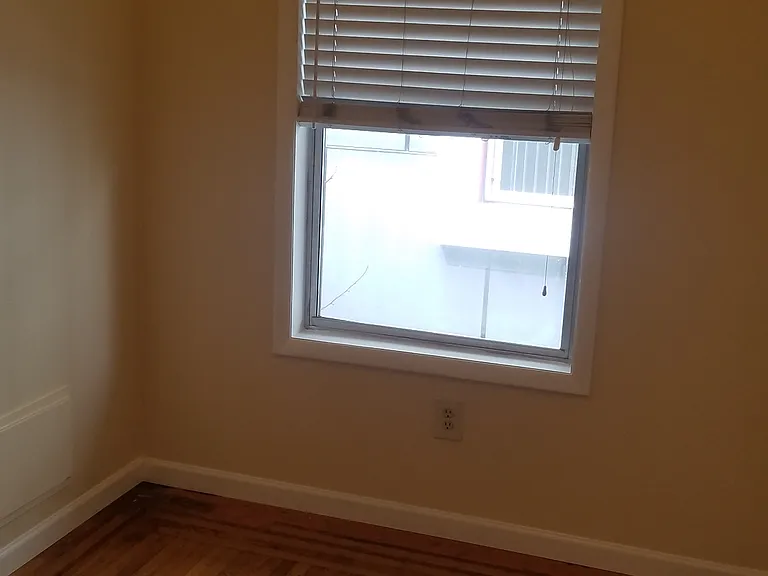 5037 Brooklyn Ave NE #8 — Photo 5