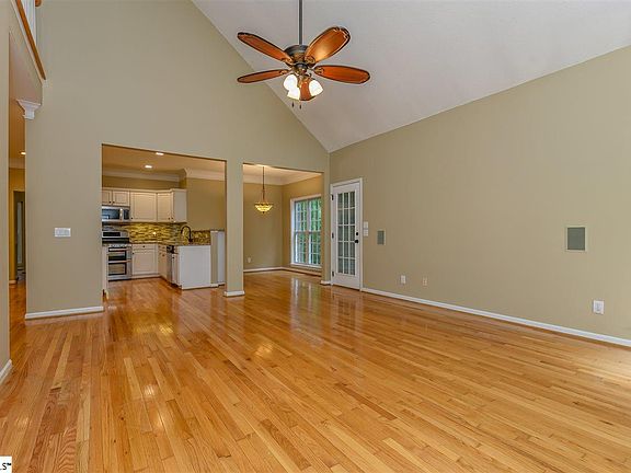 5th image of 35 Summer Glen Dr