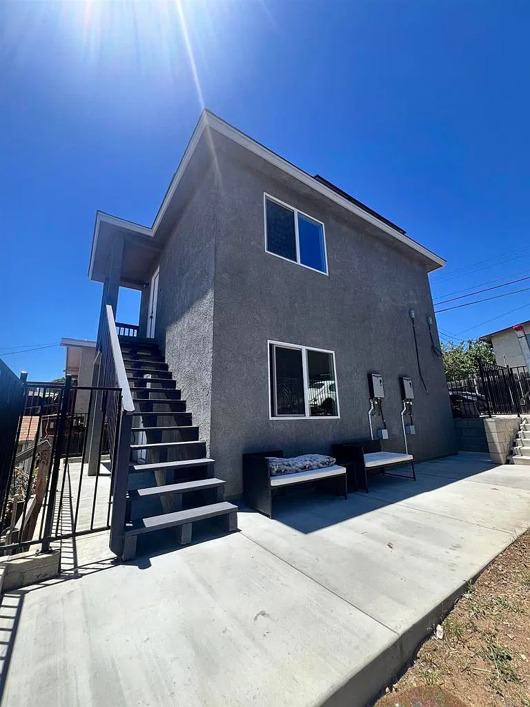 1 bed, 400 sqft, $2,100 — Photo 1