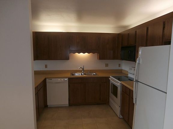 3rd image of 1644 S 115th Ct APT 6
