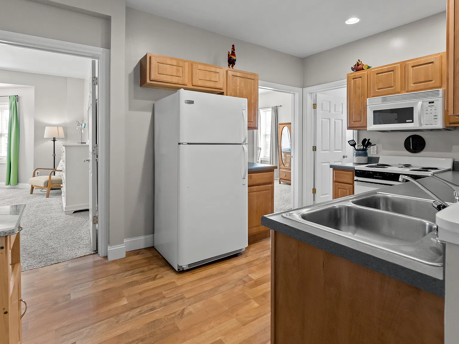 2 bed, $1,000 — Photo 2