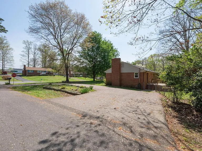 2900 Clintwood Rd — Photo 4