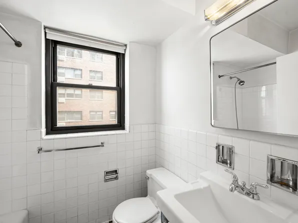 165 East 72nd Street image 7 of 12