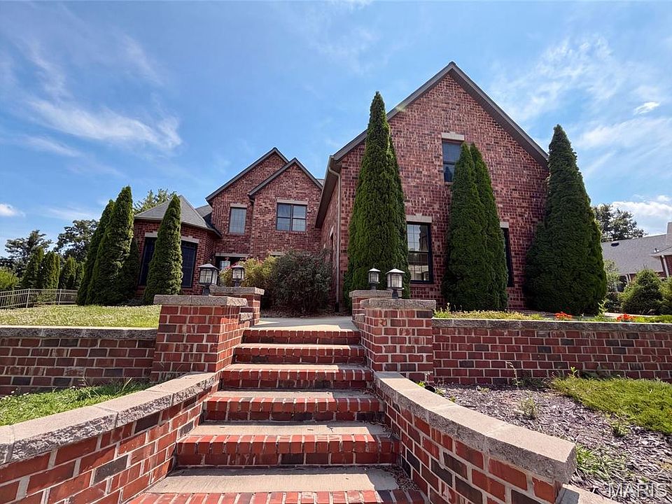 1st image of 120 Fox Hill Ct