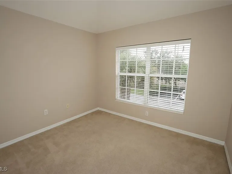1172 Oxford Ln #27 — Photo 13