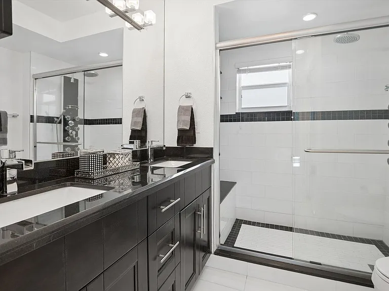 333 NE 21st Ave — Photo 7