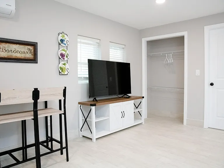 1212 E 59th St #1 — Photo 15