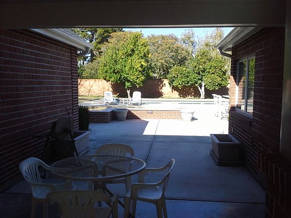 Breezeway between Main/Guest