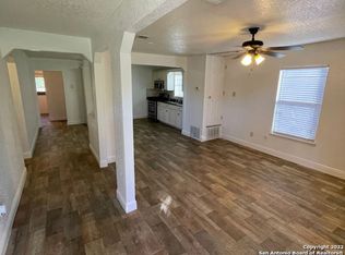 135 E Villaret Blvd, San Antonio, TX 78221