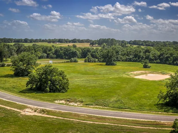 1 One Creekview Trl, Brenham, TX 77833