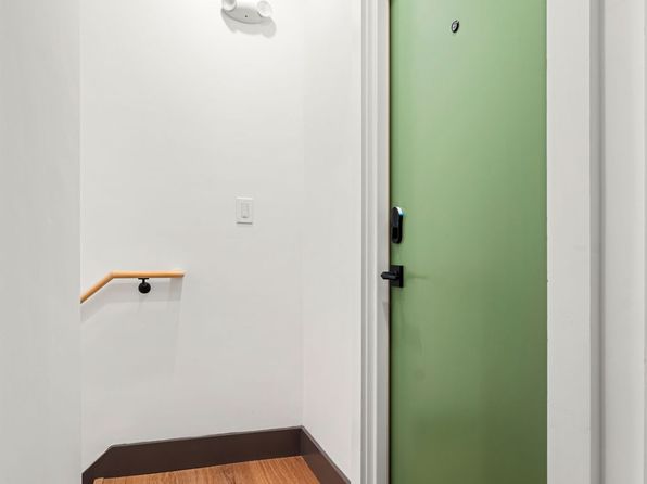 90 Forbes St #10