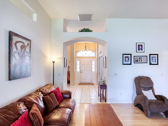 5th image of 2 Ardisia Cir