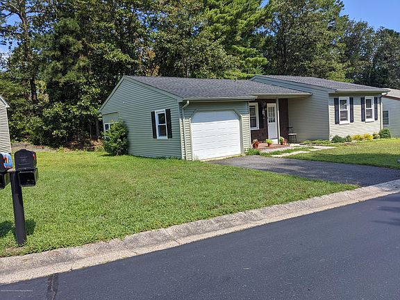 2nd image of 5 Chelsea Dr #70