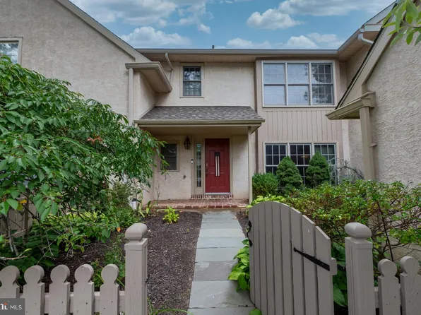 421 Chandlee Dr, Berwyn, PA 19312