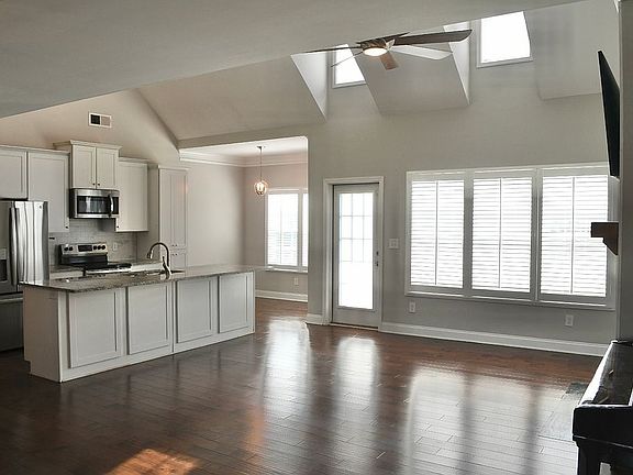 5th image of 7 English Oaks Blvd