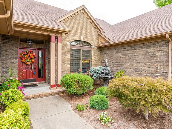 3rd image of 4614 Stonegate Dr