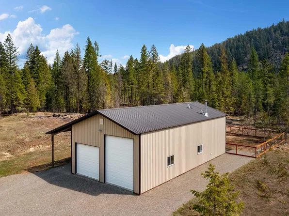 632 Muskrat Lake Rd, Sagle, ID 83860