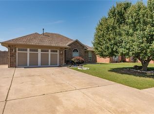 700 Hunters Way, Mustang, OK 73064