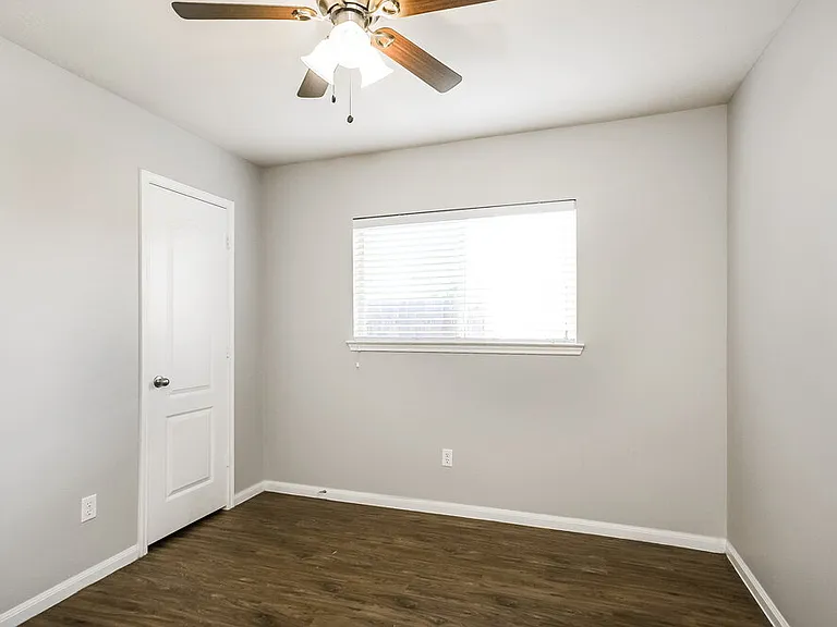 19242 Hopeview Ct — Photo 13
