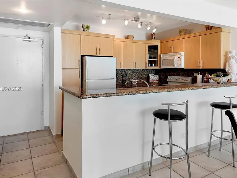 5601 Collins Ave #711 — Photo 4