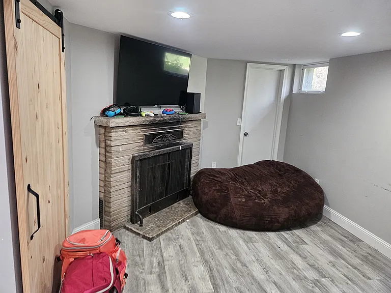 3900 Victoria St — Photo 12
