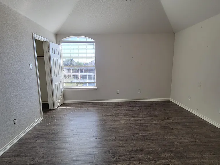 5400 Meadow Valley Dr — Photo 18